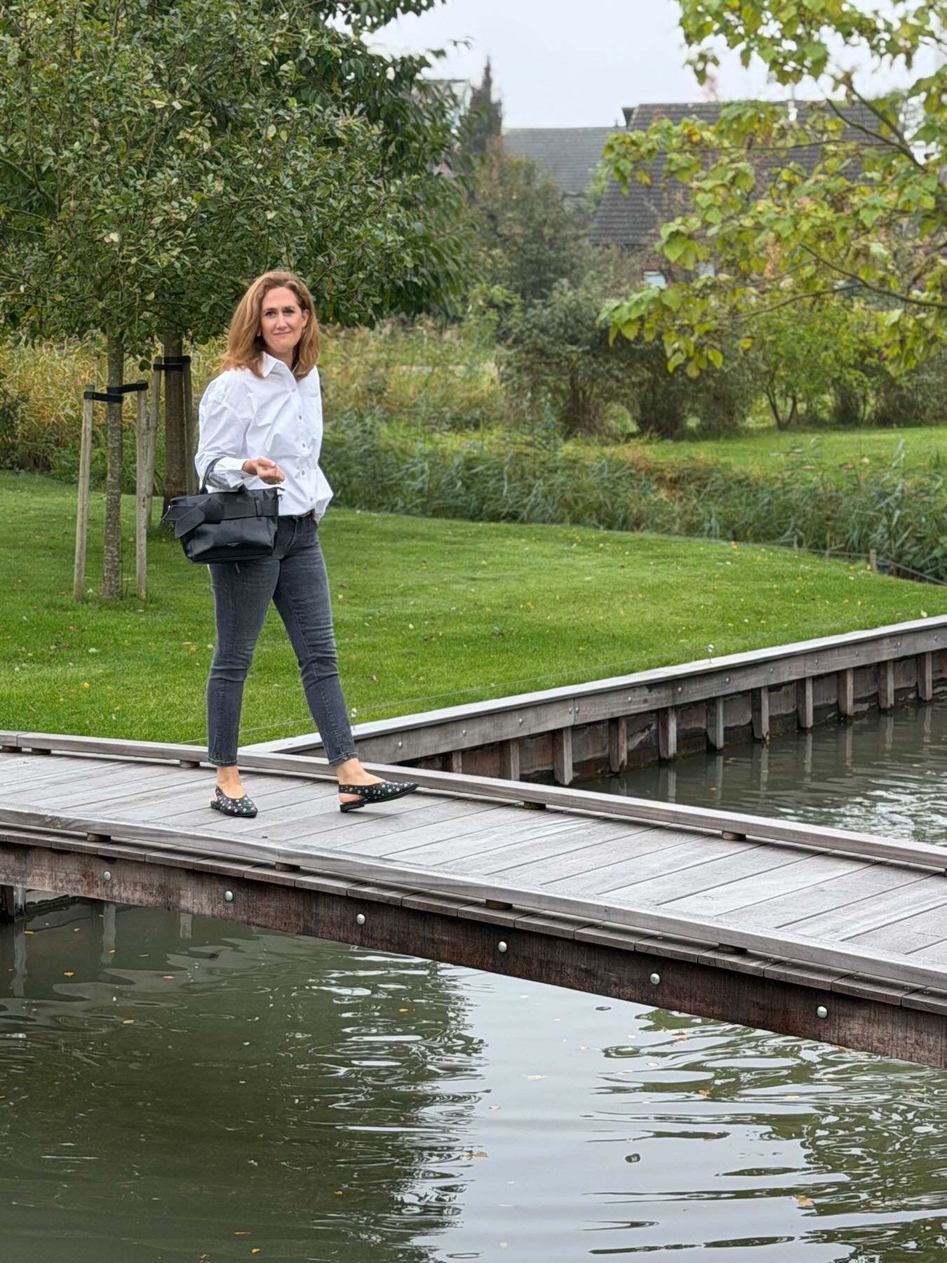 Foto van Anne in een tuin