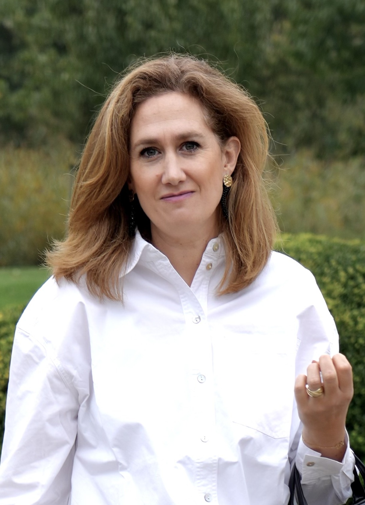 Foto van Anne in een tuin